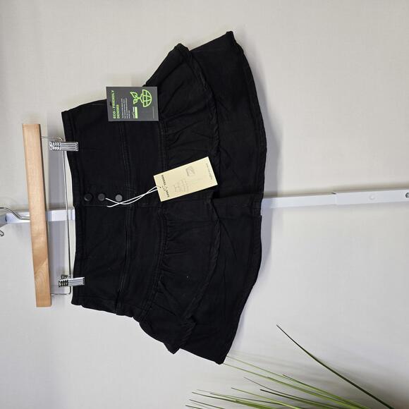 Dresses & Skirts - NWT Love Trends Ruffled Mini Skort in Black Denim Size 7